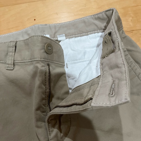Gap khaki pants. Excellent condition, only worn once. - Picture 4 of 4